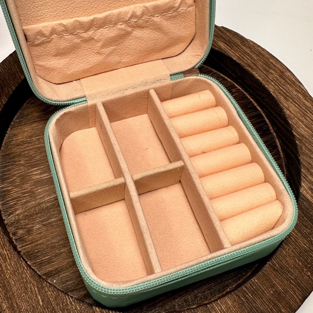 Mint Jewelry Organizer Case β Compact Travel Size - Picture 2 of 4